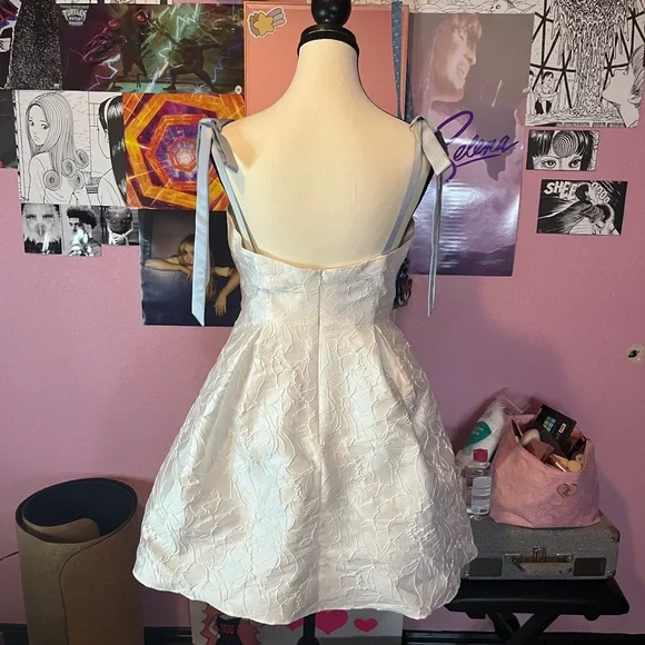 Elegant White Dress with Blue Ribbon Sleeves - Picture 2 of 3